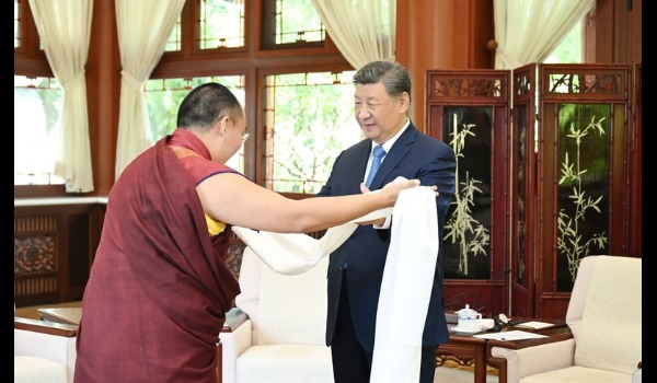 习近平接受班禅额尔德尼·确吉杰布拜见