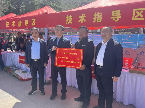 信息6：省广电局参加三下乡活动(1).jpg